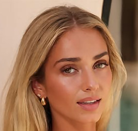 Alexa Adams